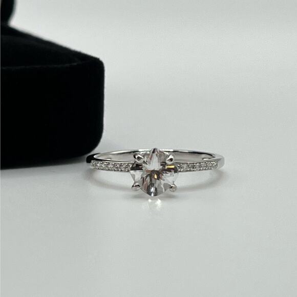 Beautiful 1ctw Cushion Cut White Topaz Ring Sterling Silver Size 7 - Picture 1 of 8
